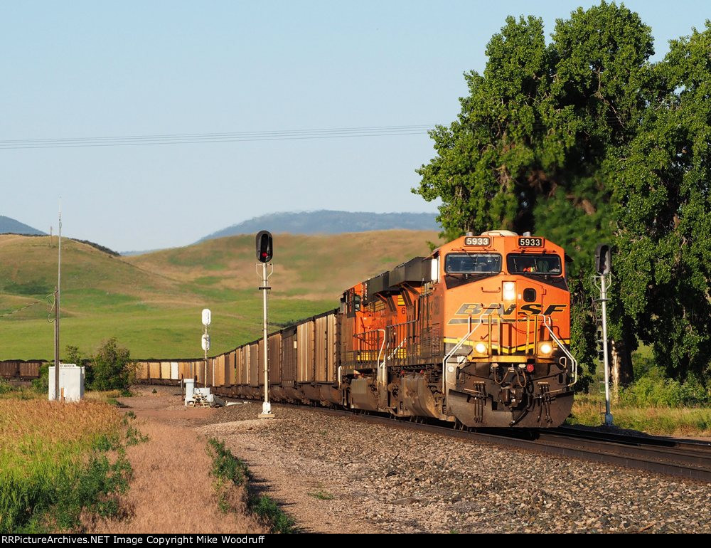 BNSF 5933